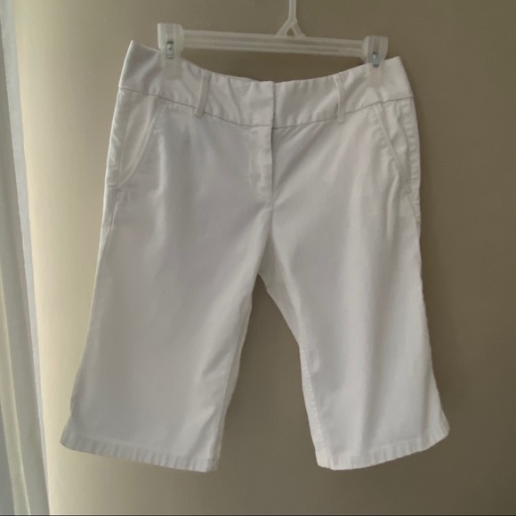 LOFT White Twill Bermuda Shorts Size 2 - Picture 2 of 8